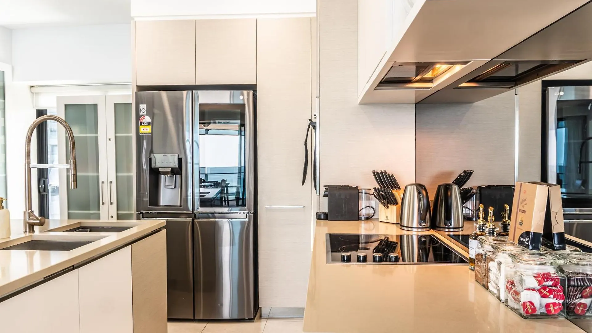 New Soul Luxe Retreat Surfers Paradise W Carpark Gold Coast 0*,  Australia