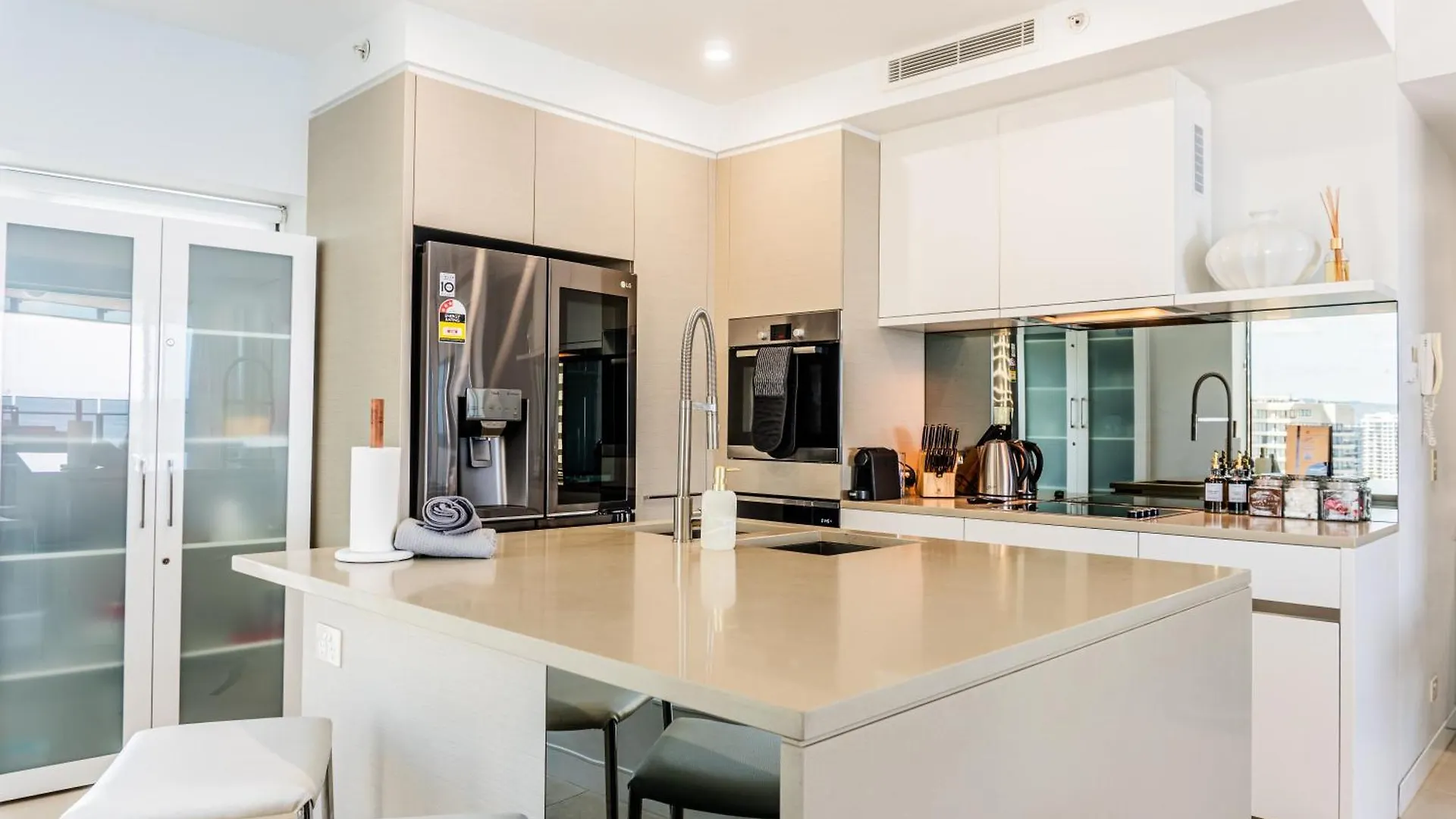 Apartment New Soul Luxe Retreat Surfers Paradise W Carpark Gold Coast
