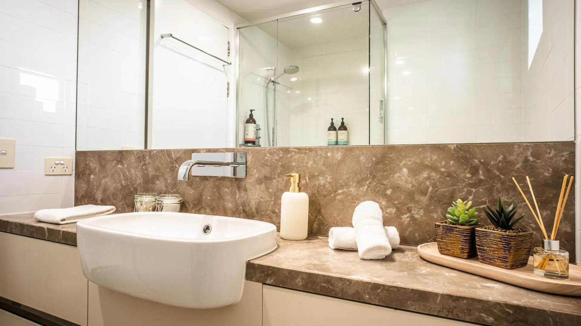 New Soul Luxe Retreat Surfers Paradise W Carpark Gold Coast Apartment